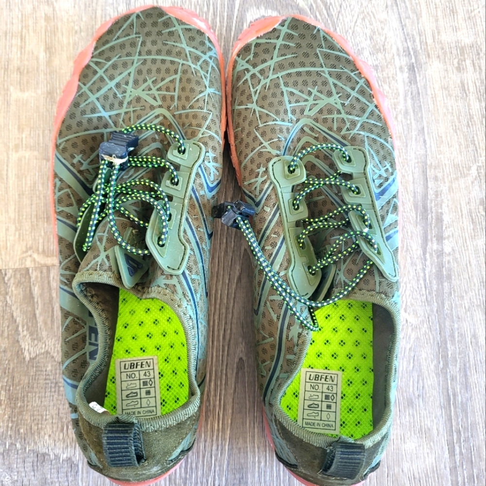 Men's size 10 water shoes